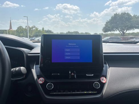 Used 2025 Toyota Corolla Cross XLE FWD image 9