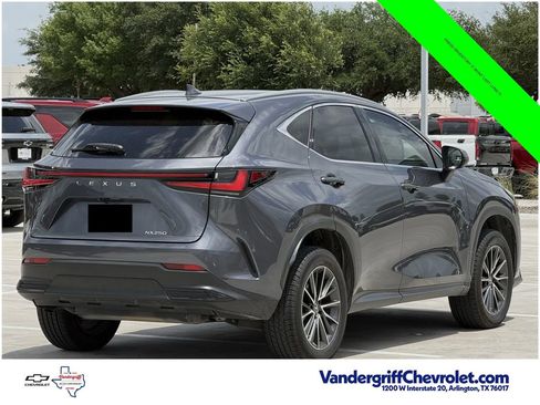 Used 2022 Lexus NX 250 FWD image 4