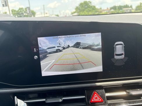 Certified 2023 Kia Niro EX Touring FWD image 13