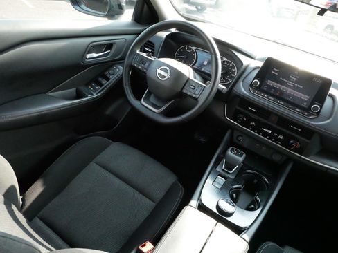 Used 2025 Nissan Rogue SV AWD/4WD image 9