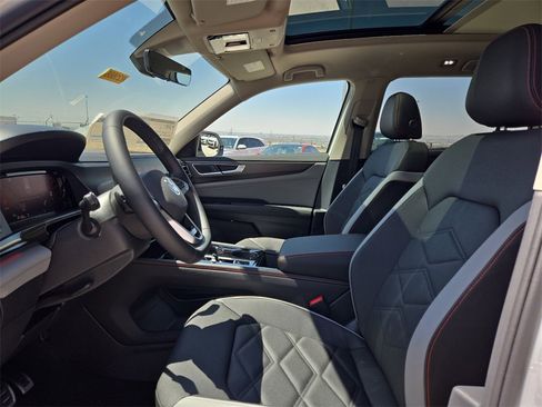 New 2025 Volkswagen Atlas Peak Edition SE image 18