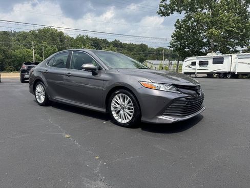 Used 2018 Toyota Camry XLE w/ Audio Package FWD image 4