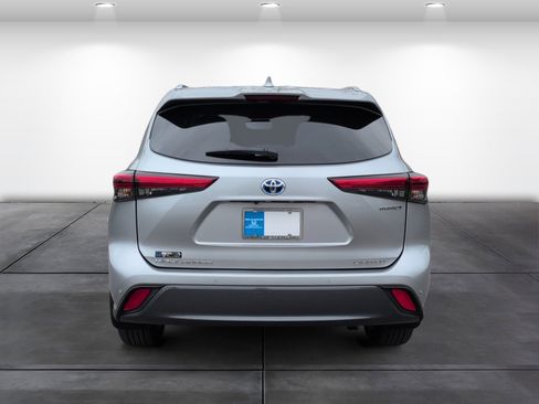 Used 2022 Toyota Highlander Limited image 5