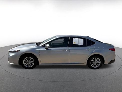 Used 2025 Toyota Camry LE image 9