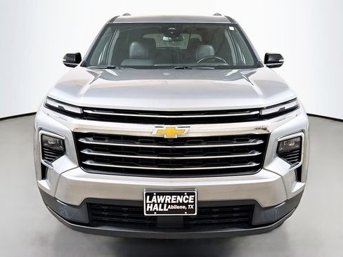 Certified 2025 Chevrolet Traverse LT FWD image 2
