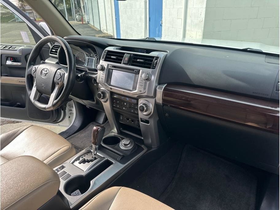 Used 2015 Toyota 4Runner Limited AWD/4WD image 34