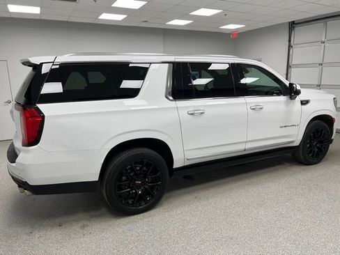 Used 2022 GMC Yukon XL Denali AWD/4WD image 11