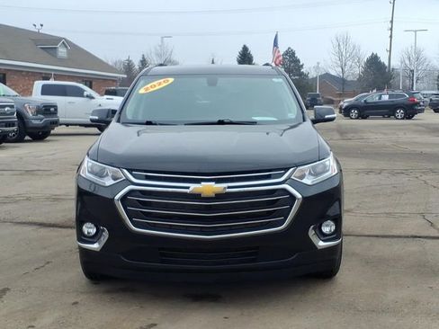 Used 2020 Chevrolet Traverse LT image 2