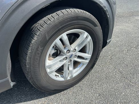 Used 2023 Ford Explorer XLT w/ Equipment Group 202A image 9