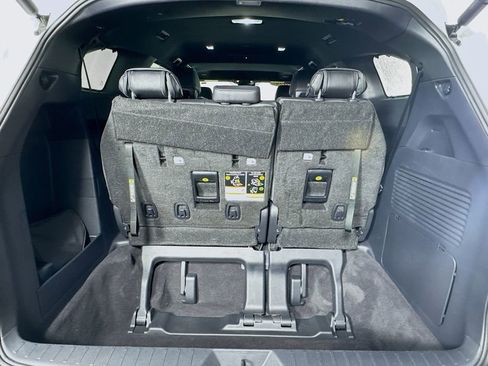 Used 2025 Toyota Sienna Platinum image 31