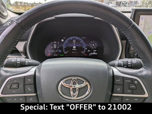 Used 2023 Toyota Highlander Limited image 32