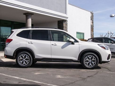 Used 2019 Subaru Forester Premium image 8