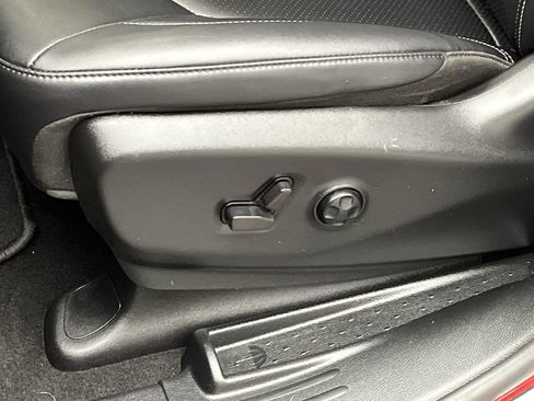 Used 2025 Chrysler Pacifica Select FWD image 10