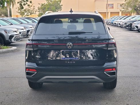 New 2025 Volkswagen Taos SE image 4
