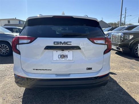 Used 2022 GMC Terrain SLT w/ Elevation Edition image 8