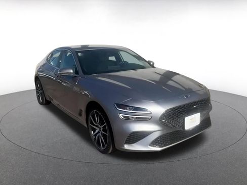 Used 2025 Genesis G70 2.5T image 3