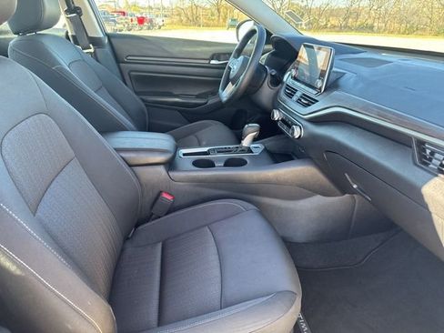 Used 2025 Nissan Altima 2.5 SV FWD image 15