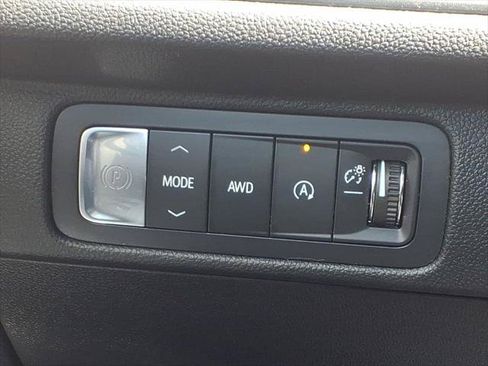 Used 2025 Chevrolet Traverse LT AWD/4WD image 19