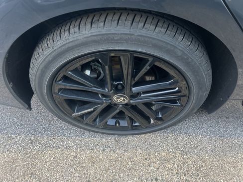 Used 2025 Toyota Camry SE image 12