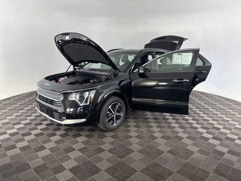 Certified 2025 Kia Niro SX image 12