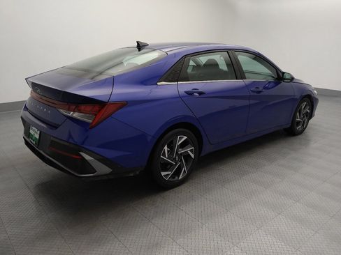 Used 2025 Hyundai Elantra SEL FWD image 10