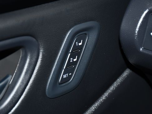 Used 2025 Honda Pilot Touring image 34