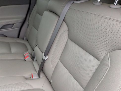 Used 2019 GMC Acadia SLE image 25