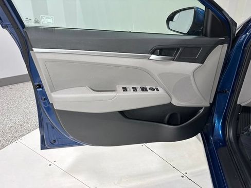 Used 2019 Hyundai Elantra SE FWD image 8