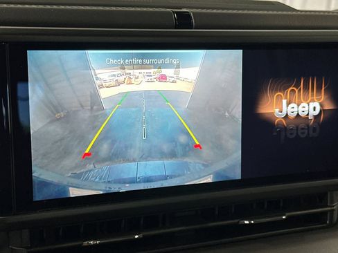 Used 2025 Jeep Wrangler Sahara image 21