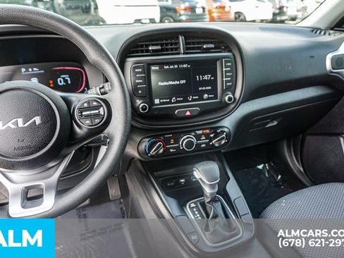 Used 2025 Kia Soul LX w/ LX Technology Package FWD image 32