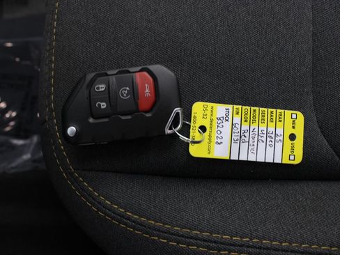 Used 2025 Jeep Wrangler Unlimited Sahara AWD/4WD image 7