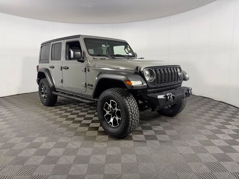 Used 2021 Jeep Wrangler Unlimited Sport AWD/4WD image 5