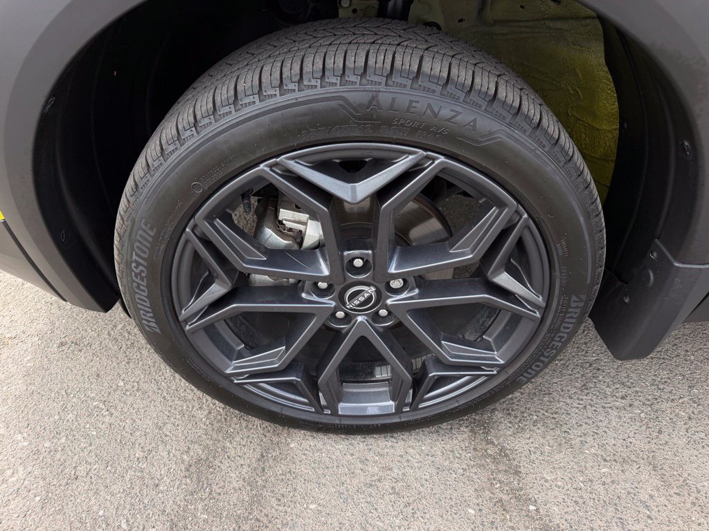Certified 2025 Nissan Kicks SR FWD image 9