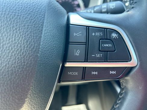 Used 2024 Toyota Highlander XLE FWD image 17