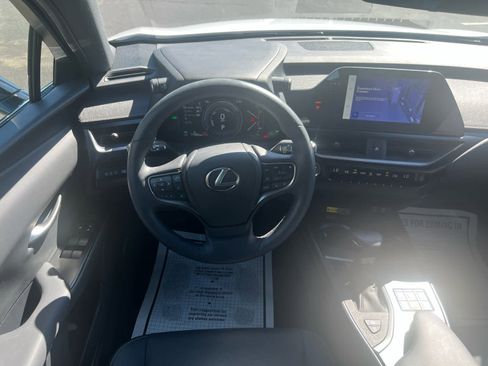 Used 2024 Lexus UX 250h F Sport image 2
