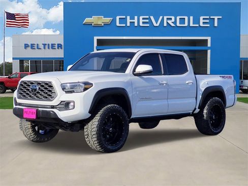Used 2023 Toyota Tacoma TRD Off-Road w/ TRD Premium Off Road Package image 3