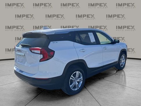 Used 2024 GMC Terrain SLE image 5