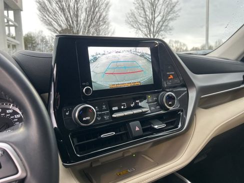 Used 2024 Toyota Highlander XLE image 22