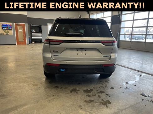 Used 2024 Jeep Grand Cherokee Trailhawk image 7