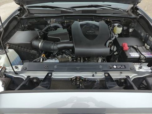 Used 2017 Toyota Tacoma SR5 image 26
