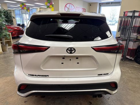 Used 2023 Toyota Highlander XSE image 9