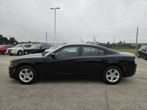 Used 2019 Dodge Charger SXT RWD image 4