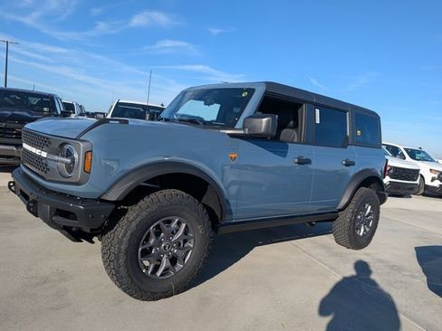 New 2025 Ford Bronco Badlands AWD/4WD image 3