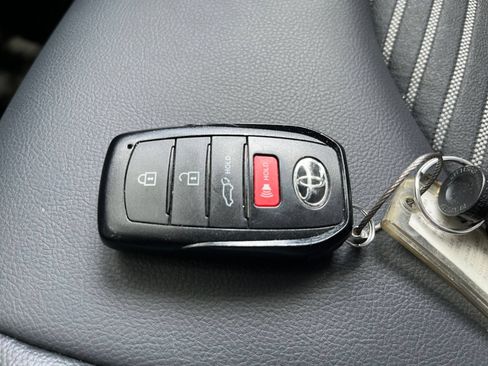 Used 2025 Toyota Highlander XSE AWD/4WD image 17