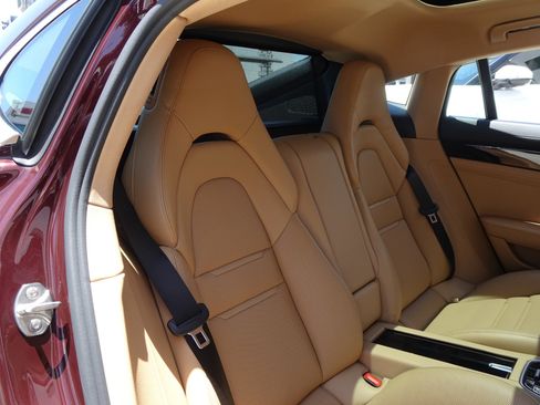 Used 2018 Porsche Panamera image 18