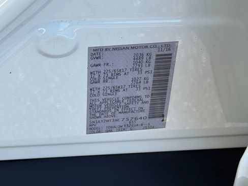 Used 2017 Nissan Rogue SV FWD image 41