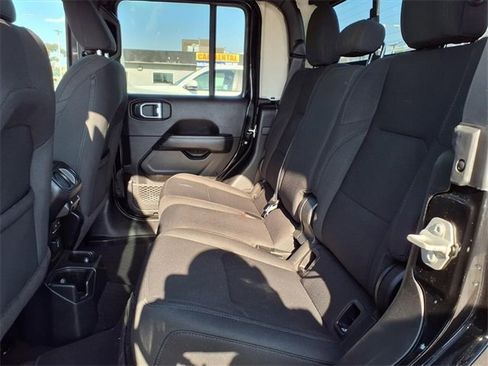 Used 2023 Jeep Gladiator Overland image 15