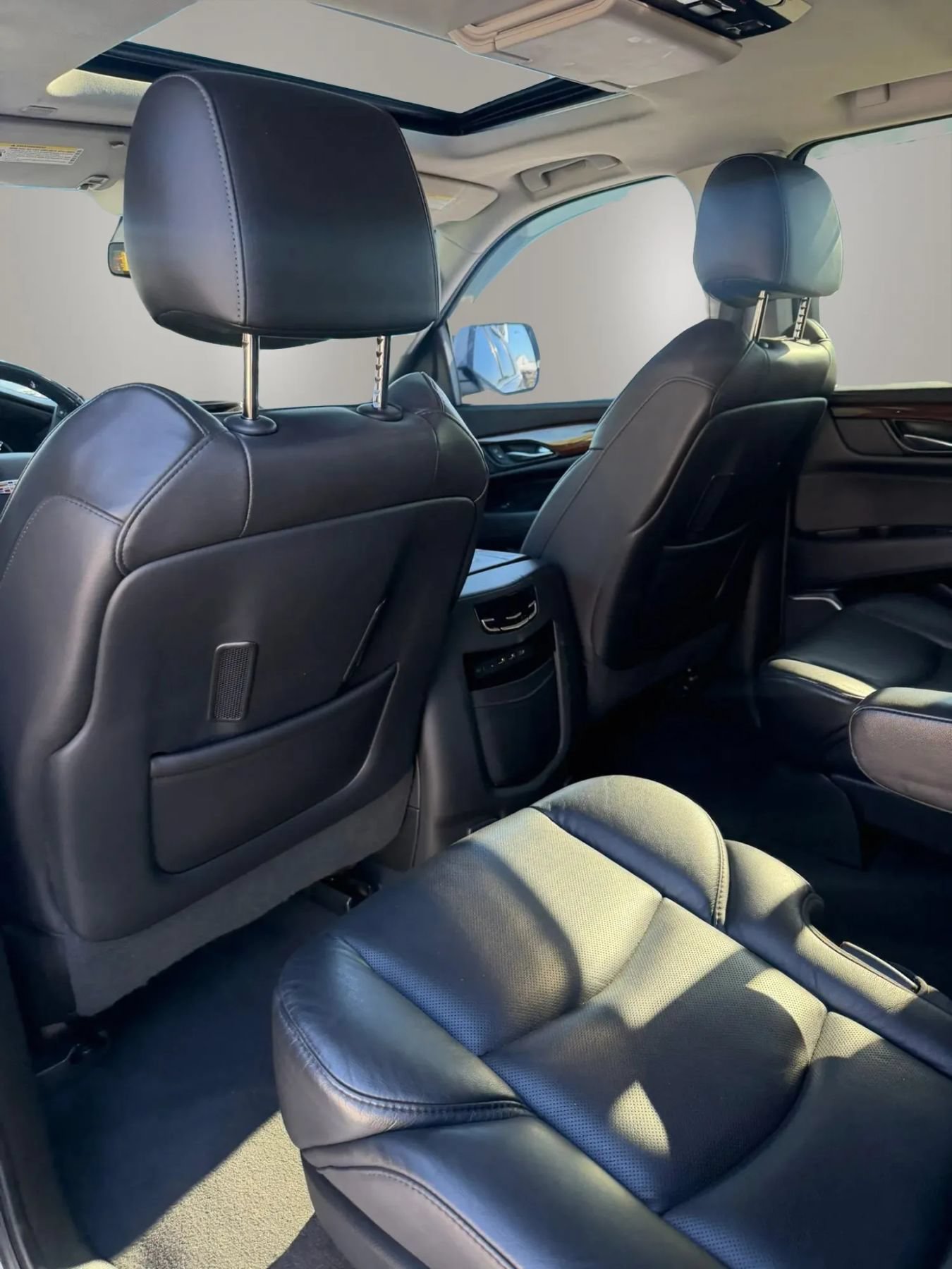Used 2019 Cadillac Escalade Luxury AWD/4WD image 17