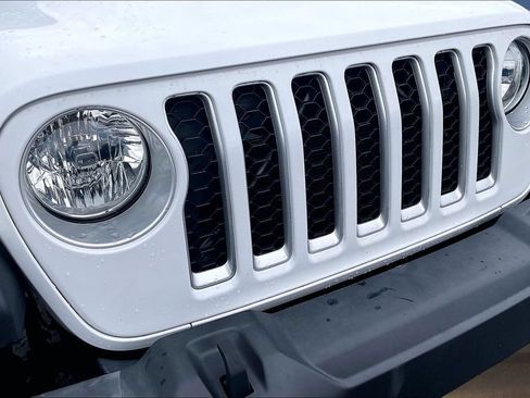 Used 2023 Jeep Gladiator Overland AWD/4WD image 33