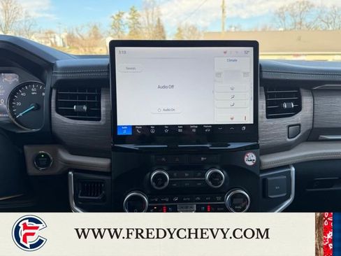 Used 2024 Ford Expedition Limited image 14